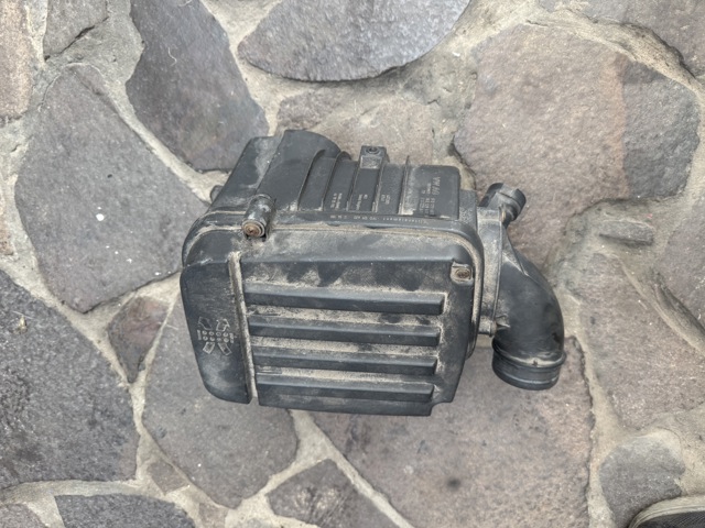 Корпус повітряного фільтра 1F0129607 VAG