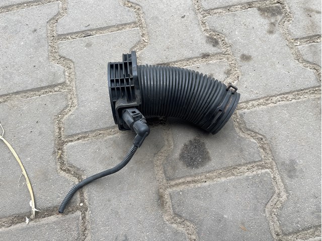 Патрубок повітряний, вихід повітряного фільтра 1K0129684 VAG