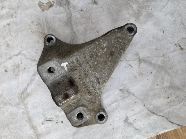Кронштейн подушки коробки передач 1K0199117BQ VAG