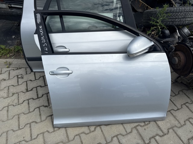 Дверка передня права 1K5831302S VAG