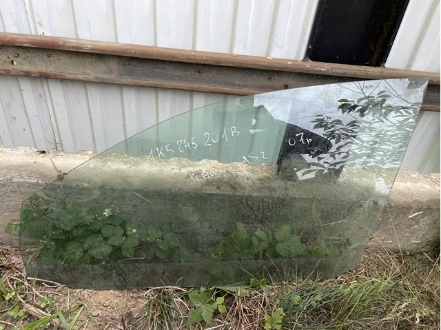 Скло водійських дверей 1K5845201B VAG