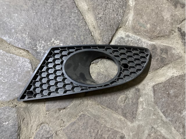 Окантовка противотуманки 1P0853665A VAG