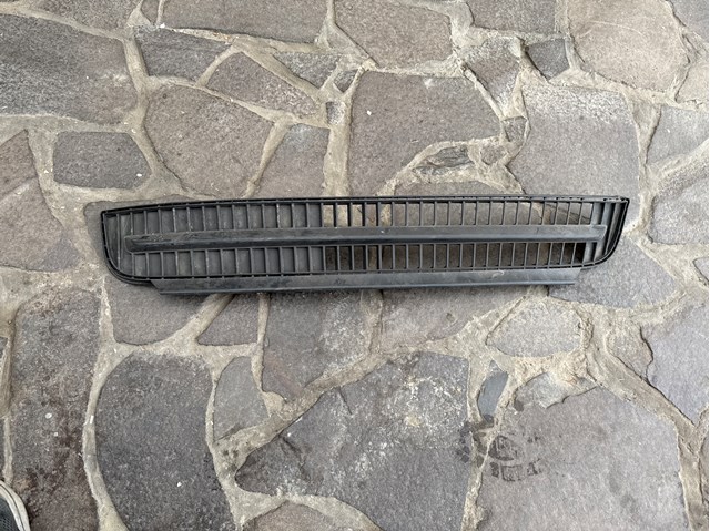 Решітка 1ST853677B VAG