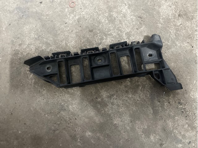 Кронштейн бампера переднього, зовнішній правий 1T0807184A VAG