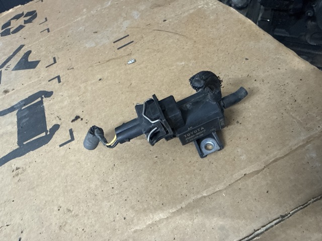 Клапан соленоїд регулювання заслонки EGR 258600R010 TOYOTA