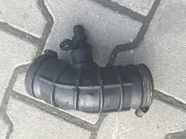 Патрубок повітряний, вихід повітряного фільтра 30636854 VOLVO