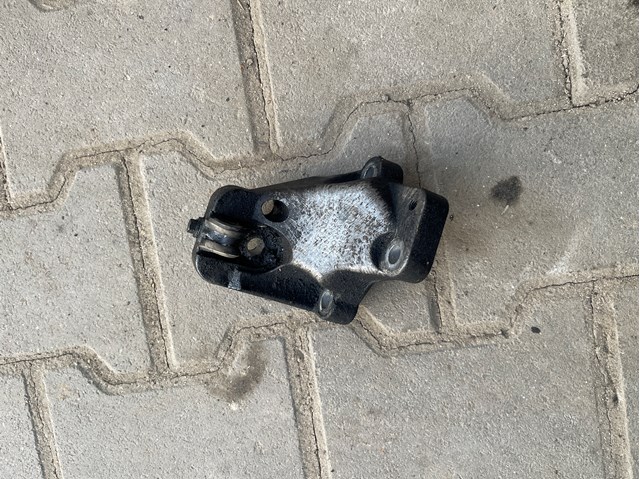 Кронштейн подушки (опори) двигуна, передньої 30741567 VOLVO