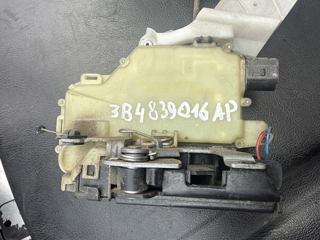 Замок задніх дверей, правих 3B4839016AP VAG
