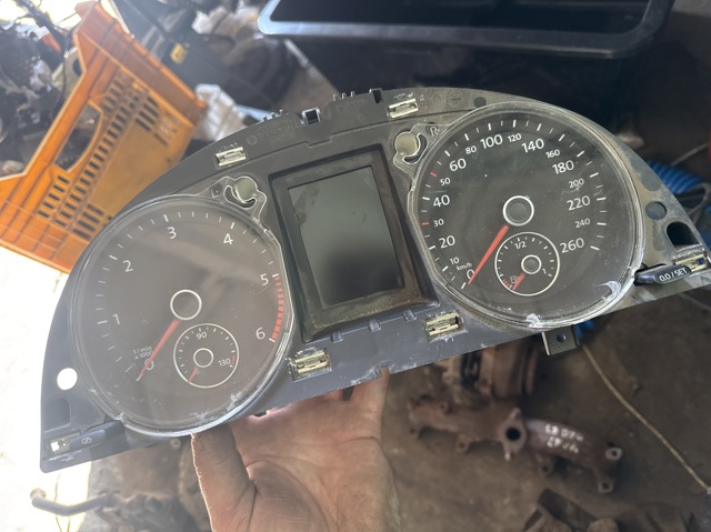 Щиток приладів (комбінація) 3C0920872G VAG