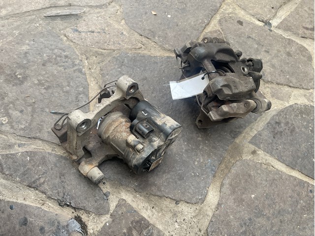 Задній гальмівний супорт лівий 3Q0615405J VAG