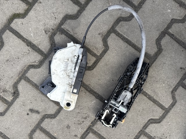 Замок двері правої передньої 5K2837016B VAG