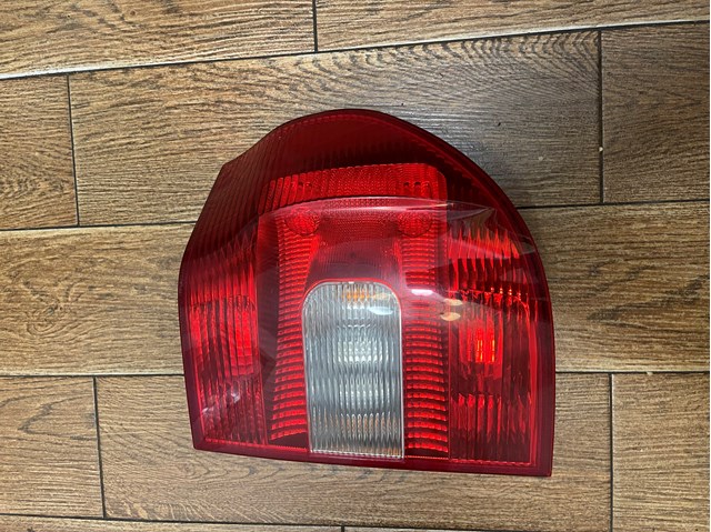Задня ліва фара 5L0945096 VAG