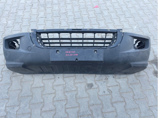 Бампер передній в зборі 9068800070 MERCEDES