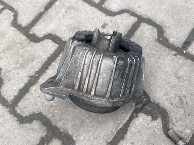 Подушка (опора) двигуна, ліва A2122404117 MERCEDES