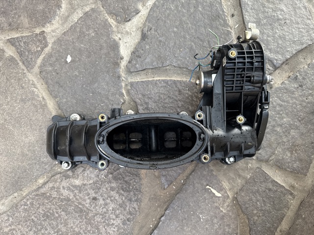 Колектор впускний A6510900037 MERCEDES