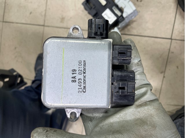 Регулятор оборотів вентилятора, блок управління 21493B210B NISSAN