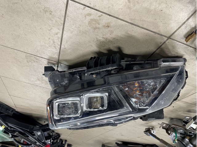 Фара ліва передня 260605SA5B NISSAN