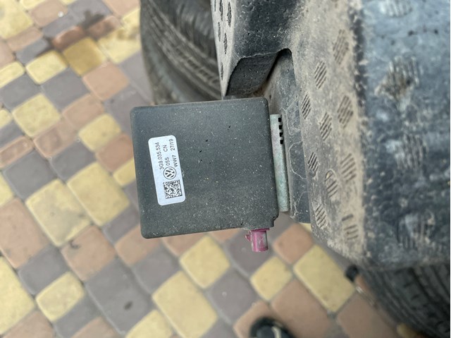 Антена GPS 3G9035534 VAG