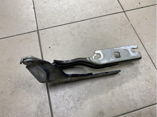 Завіса капота права 561823302C VAG