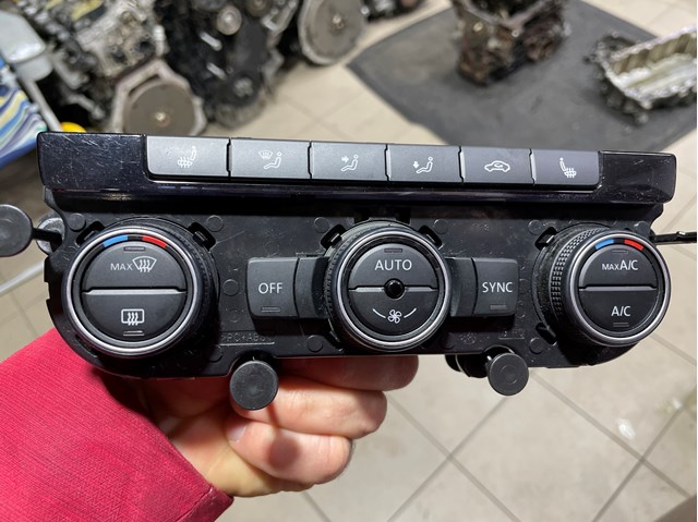 Блок управління пічкою 561907044BH VAG