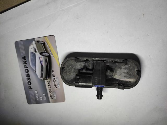 Форсунка омивача лобового скла 5M0955986C VAG