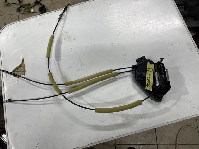 Замок двері правої передньої 805004NP0A NISSAN