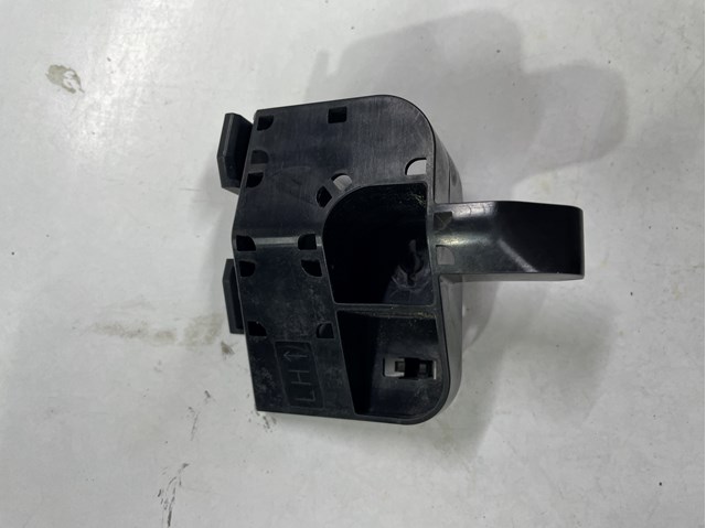 Кронштейн бампера заднього, правий 852295SK0A NISSAN
