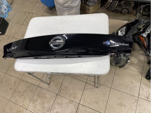 Молдинг ляди 908105SA0A NISSAN