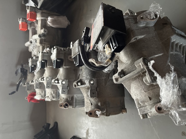 Компресор кондиціонера 926005SA0A NISSAN
