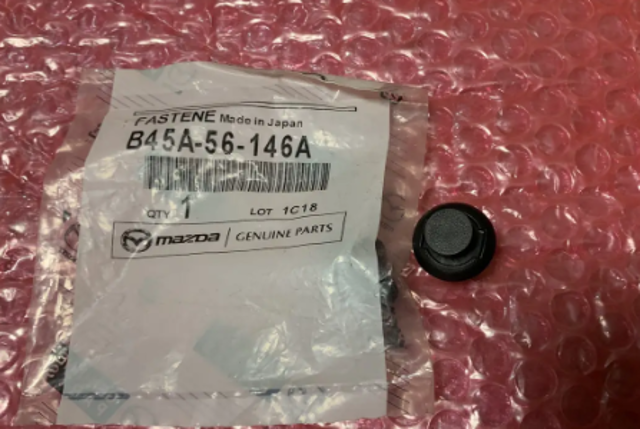 Кріплення переднього бампера B45A56146A MAZDA
