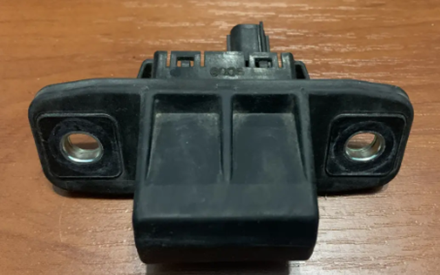 Кнопка приводу замка задньої 3/5 двері (ляди) KB7W624B0 MAZDA