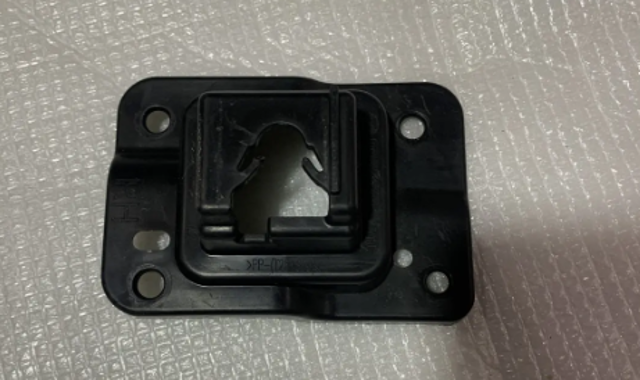 Кронштейн решітки радіатора KB8A50151 MAZDA