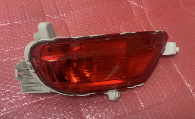 Протівотуманнка задня, ліва KB8M51660C MAZDA