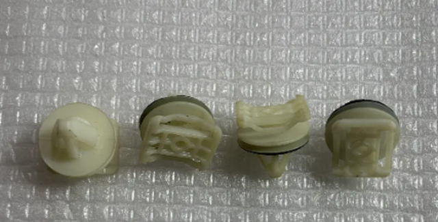 Пістон (кліп) розширювача арки крила KD4551W24 MAZDA