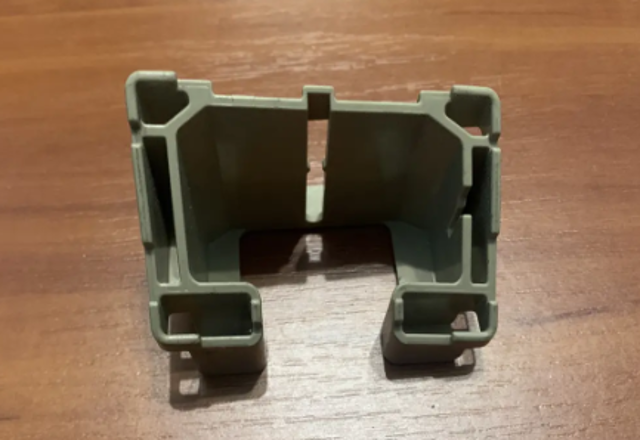 Кронштейн форсунки омивача фар KD49518G4 MAZDA