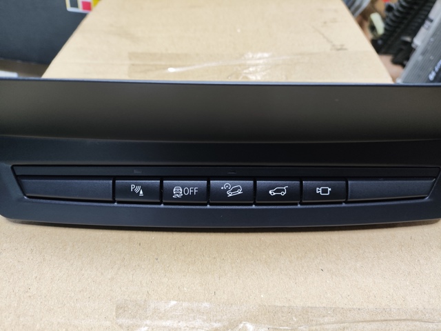 Блок кнопок центральної консолі 61319202037 BMW