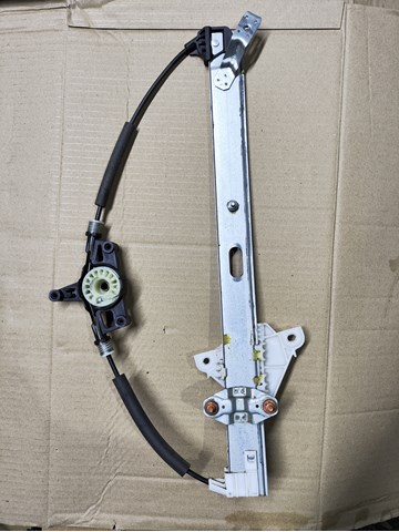Склопідйомник передньої правої двері BHN958590A MAZDA