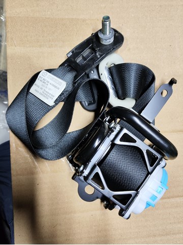 Ремінь безпеки передній правий BHS257L30C02 MAZDA
