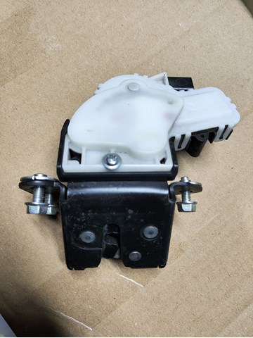 Центральний замок багажника G33M62310B MAZDA