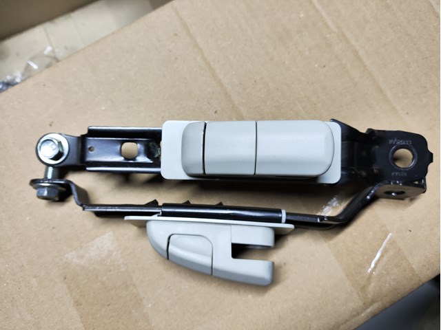 Регулятор висоти ременя безпеки передній лівий KD4557960B75 MAZDA