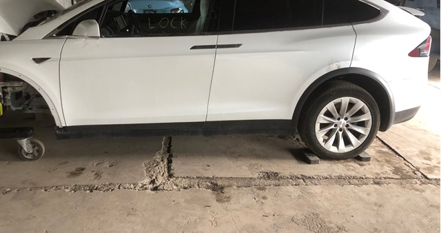 Дверь передня ліва 1069535E0C Tesla Model