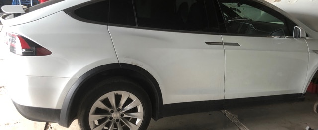Бічна частина задні праві 1073168S0B Tesla Model