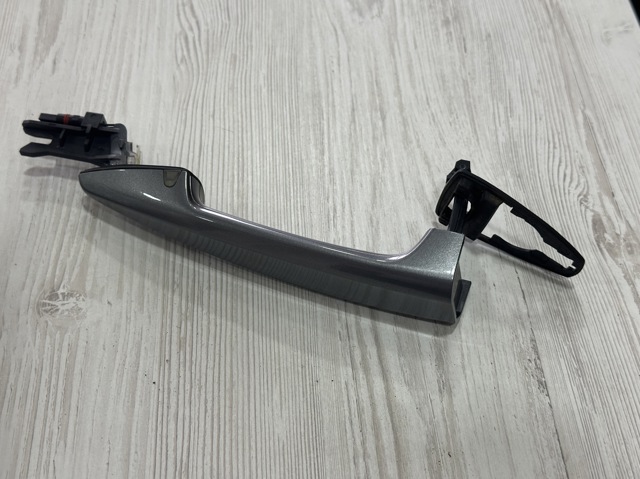 Ручка двері правою зовнішня перед/зад 51217207562 BMW
