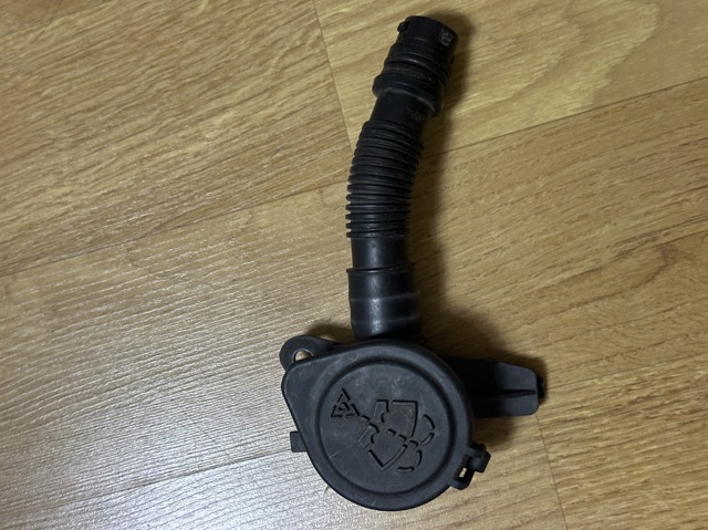 Горловина бачка омивача 61667241664 BMW