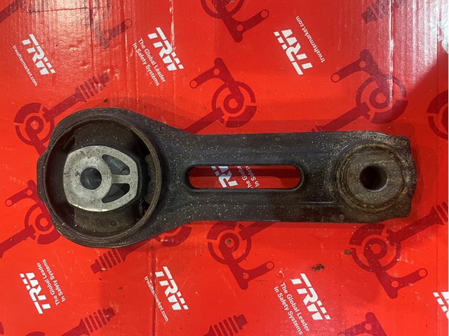 Подушка двигуна передня 1092A223 MITSUBISHI