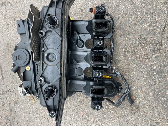 Колектор впускний 118302761R RENAULT