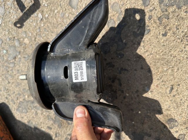 Права опора двигуна 21810S1200 HYUNDAI