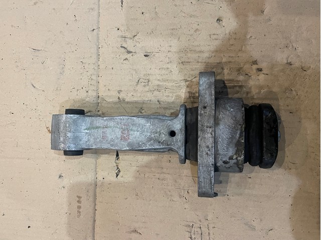 Передня опора двигуна 21950D4400 HYUNDAI
