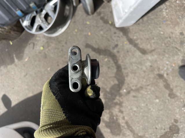 Регулятор тиску палива в паливній рейці 2327028051 TOYOTA