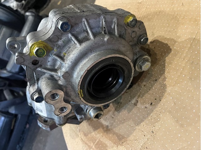Коробка роздавальна 331004BA0D NISSAN